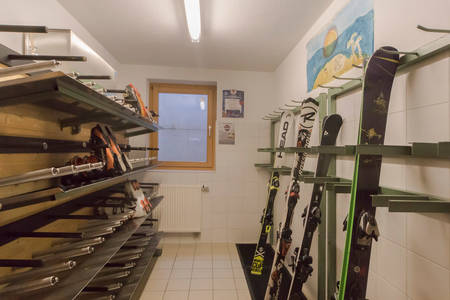  Ski room